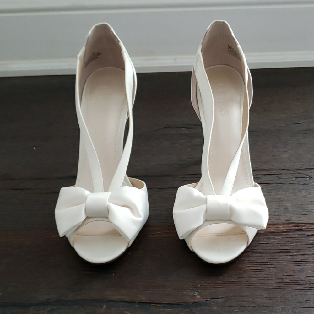 Ivory bridal shoes